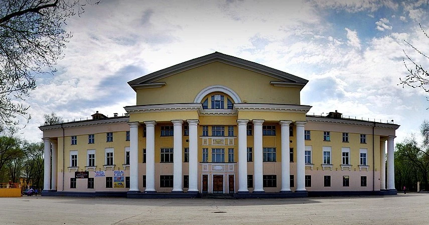 Постер ДК Нефтяник