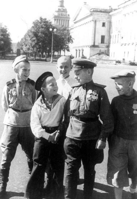 Постер Дети войны. Блокада. Час героического портрета в Хабаровске