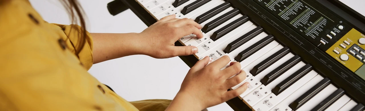 Постер Игра на музыкальных инструментах. Мастер-класс