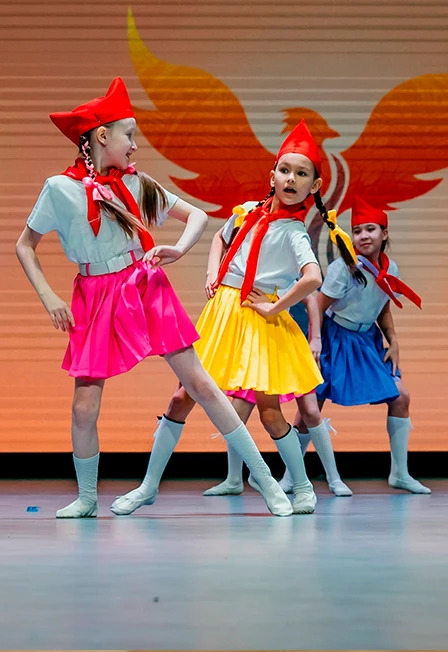 Постер Подари улыбку миру. Отчетный концерт в Чебоксарах