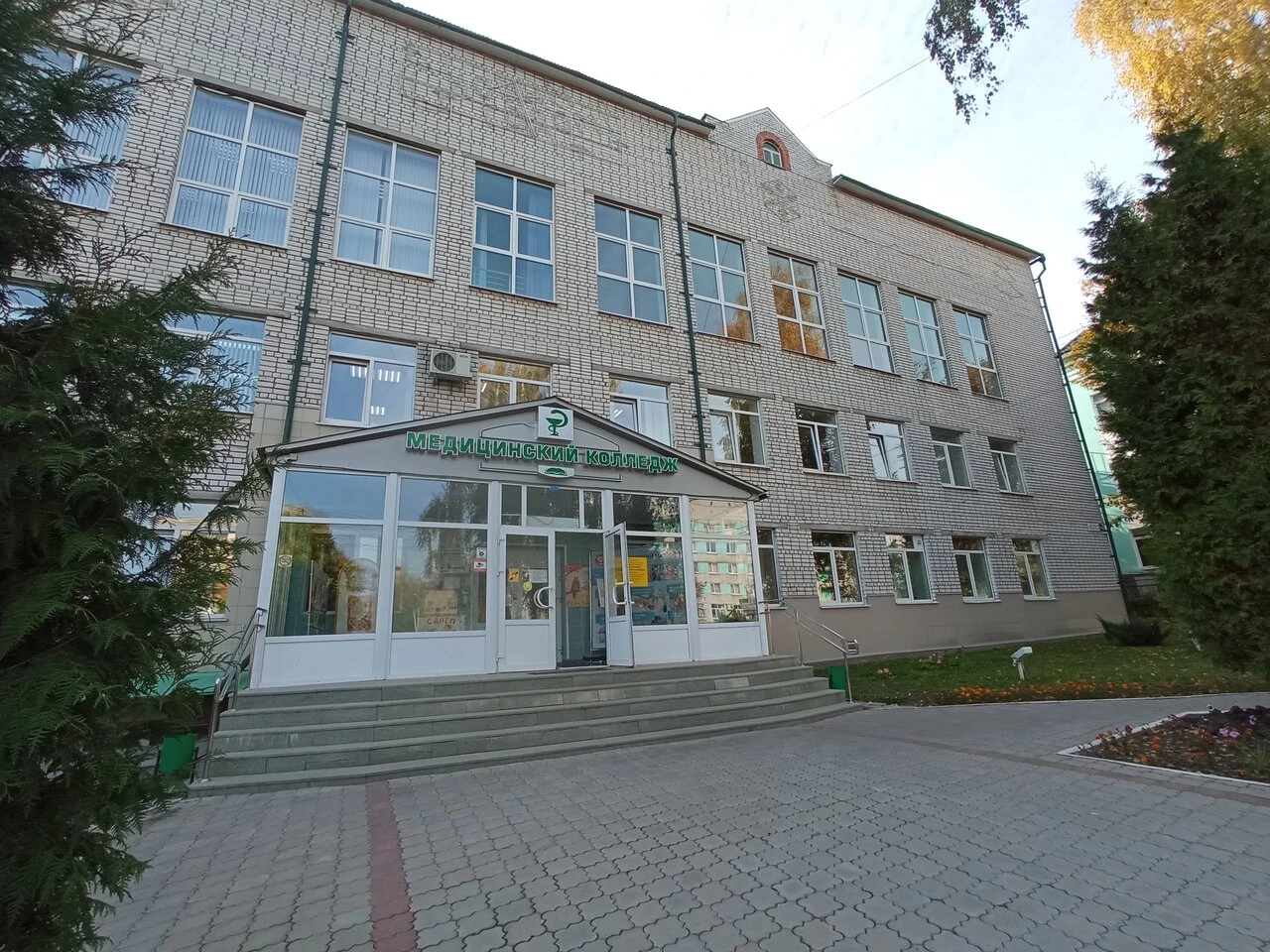 Постер Чебоксарский медицинский колледж