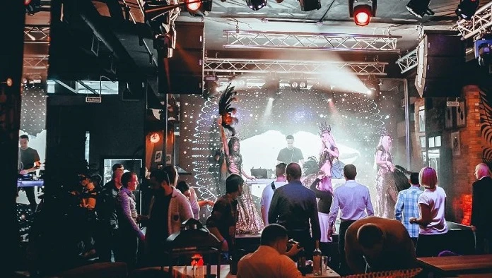 Постер Custom Club