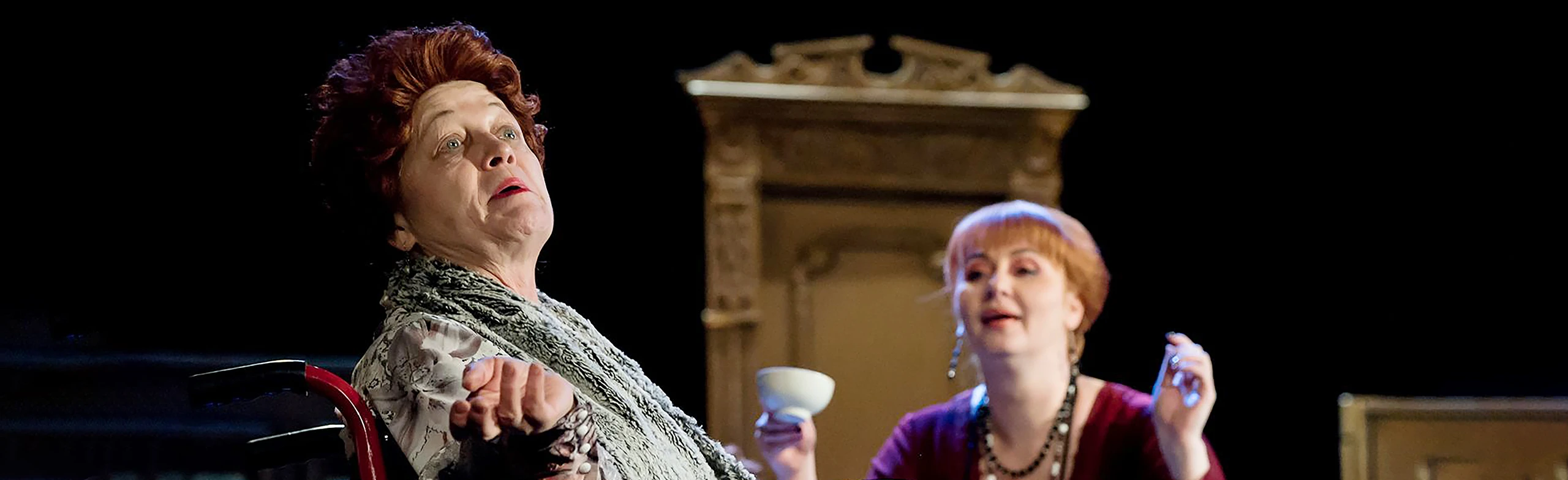 Постер Камерный театр: "Восемь любящих женщин" в Челябинске