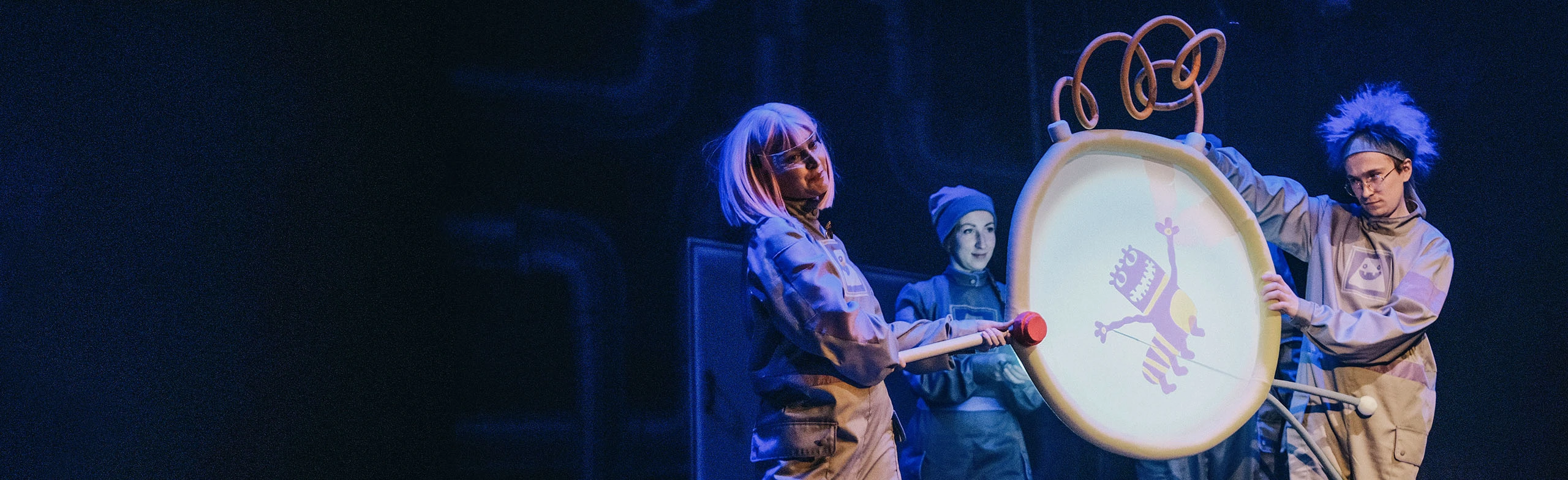 Постер Охотники на чуДОМищ