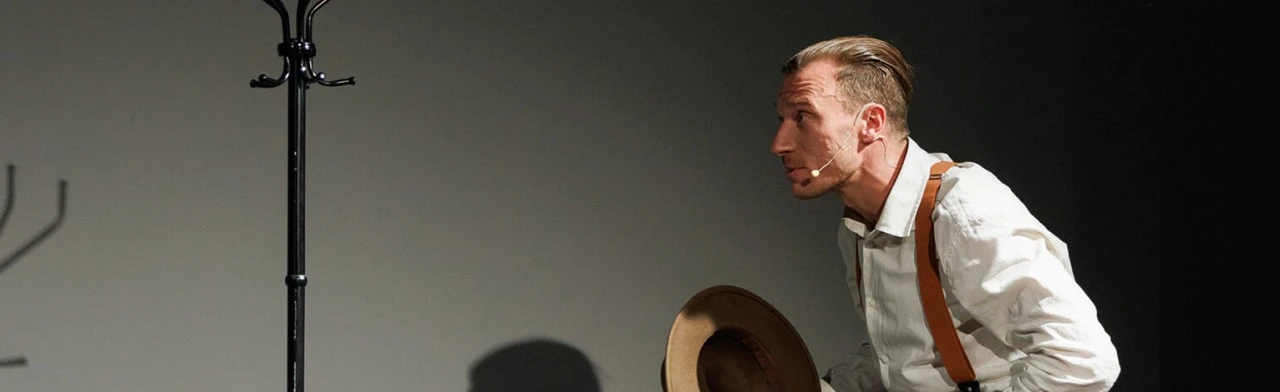 Постер Владимир Маяковский: "Послушайте!"