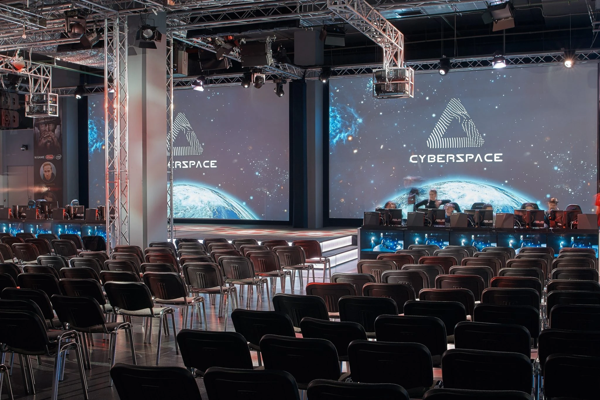 Постер Развлекательный центр «Cyberspace»