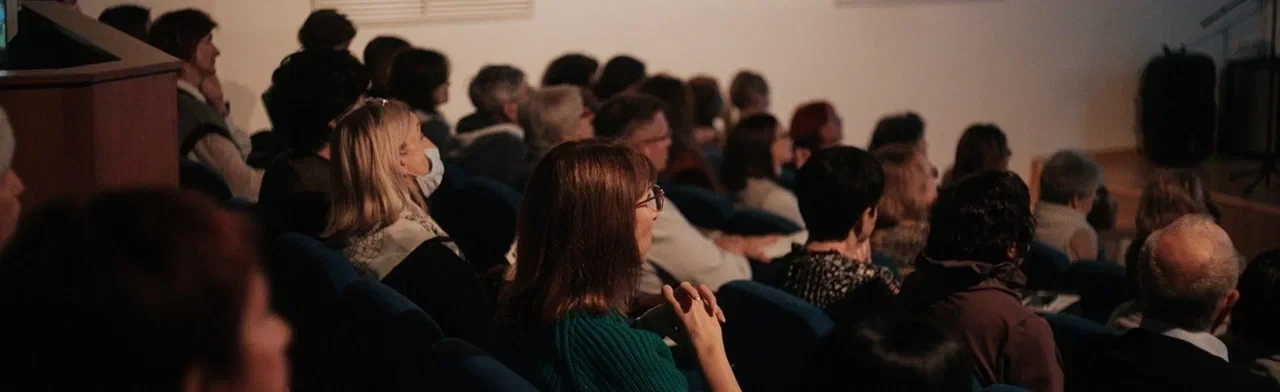 Постер Лекторий. Увлекательные путешествия по музеям мира для всей семьи в Кирове