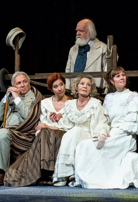 Постер Вишневый сад в Москве