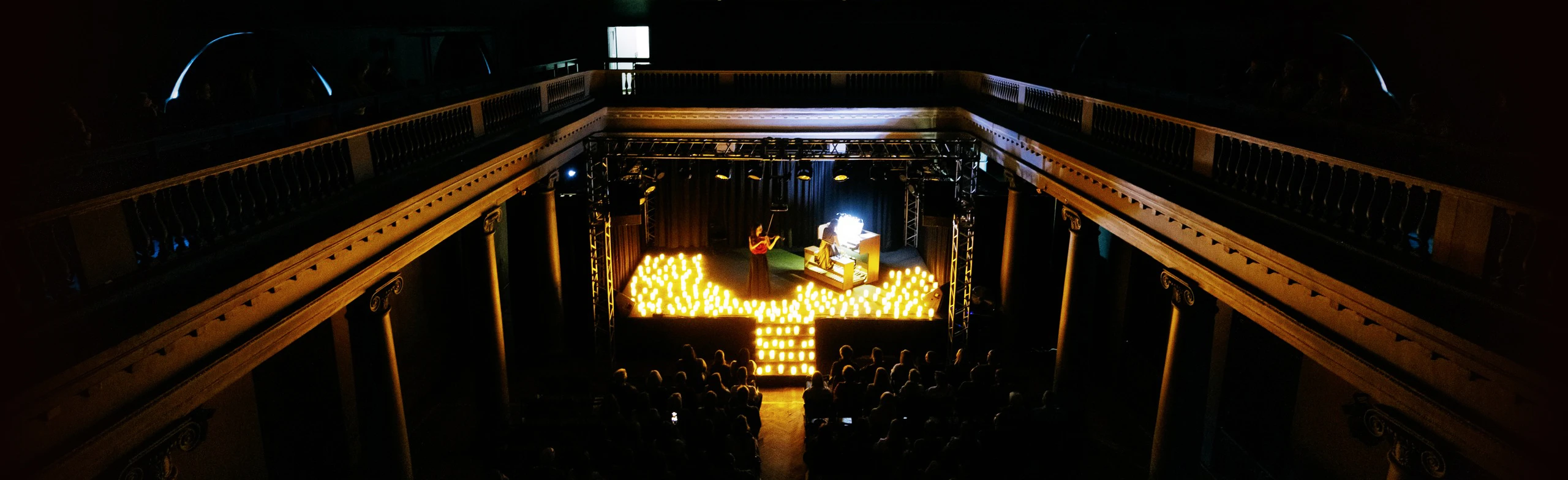 Постер Орган при свечах