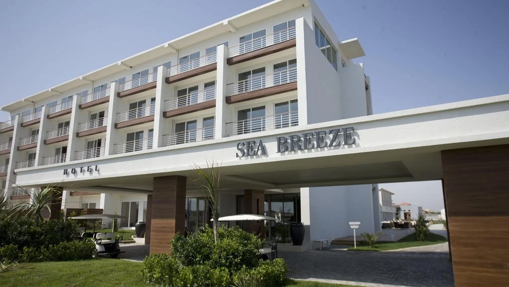 Постер Sea Breeze Resort