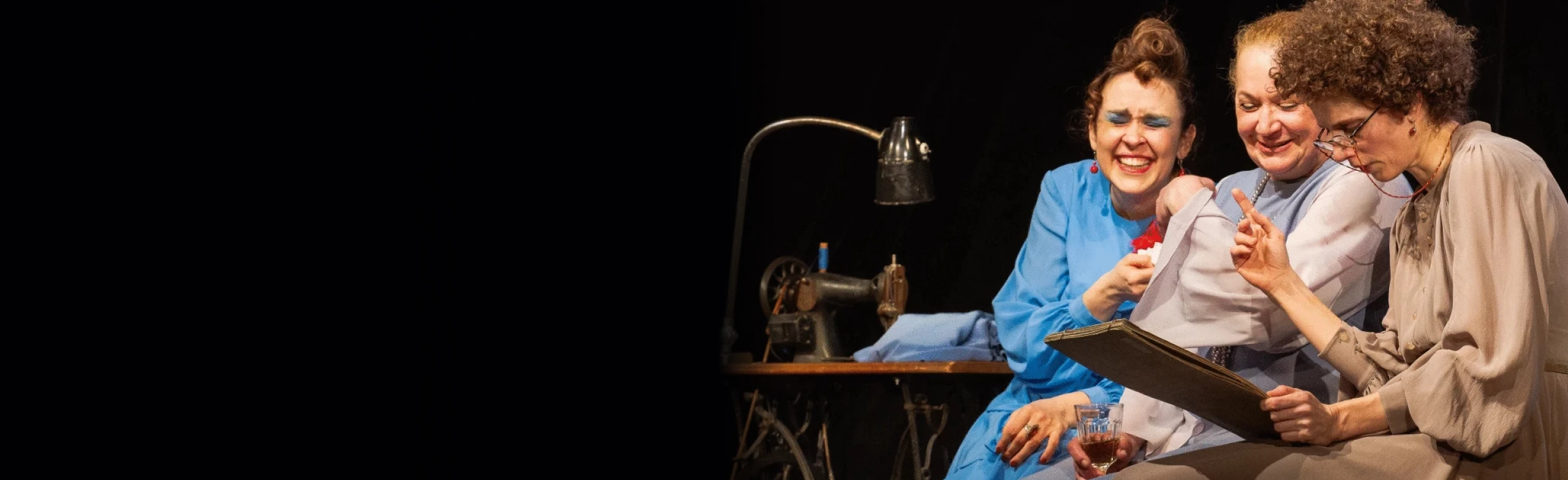 Постер Тремя этажами выше