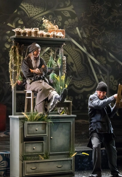 Постер С неба упали три яблока в Москве