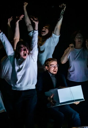 Постер Мам, а кто это на фото? в Москве