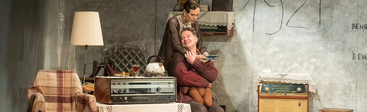 Постер Бесконечный апрель