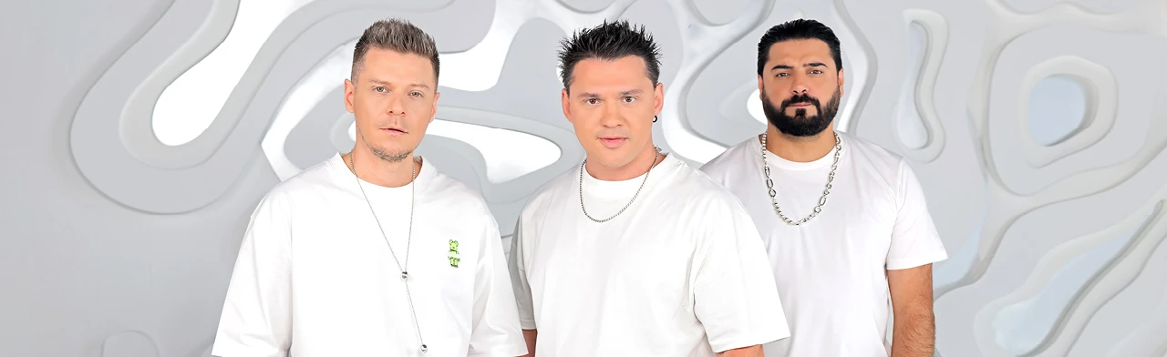 Постер Корни в Москве