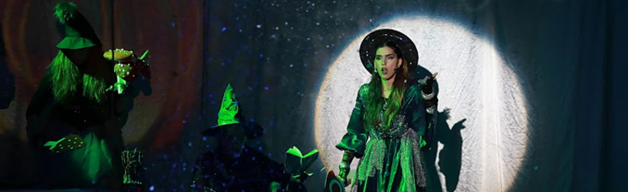 Постер Добрые дела маленькой Бабы-Яги в Москве