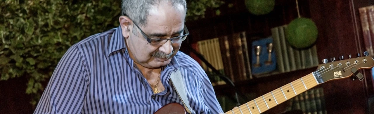 Постер Мукуч Суджян