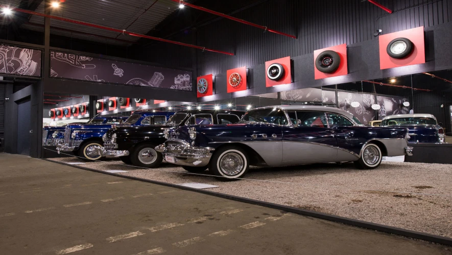 Постер Автомузей «Моторы октября»