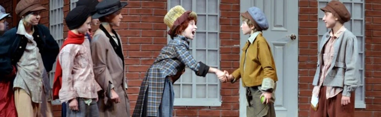 Постер Жизнь и необыкновенные приключения Оливера Твиста