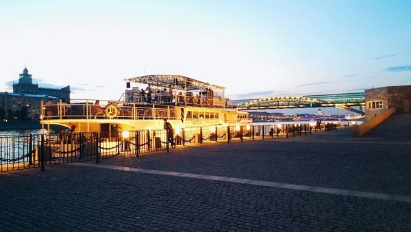 Постер Теплоход "Роза Ветров"