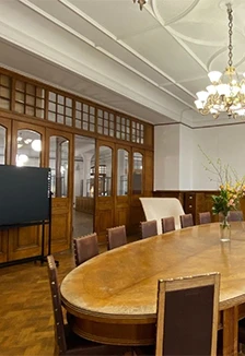 Постер Секреты шоколадной империи: прогулка по территории «Красного октября» с посещением старинной конторы фабрики Эйнема в Москве