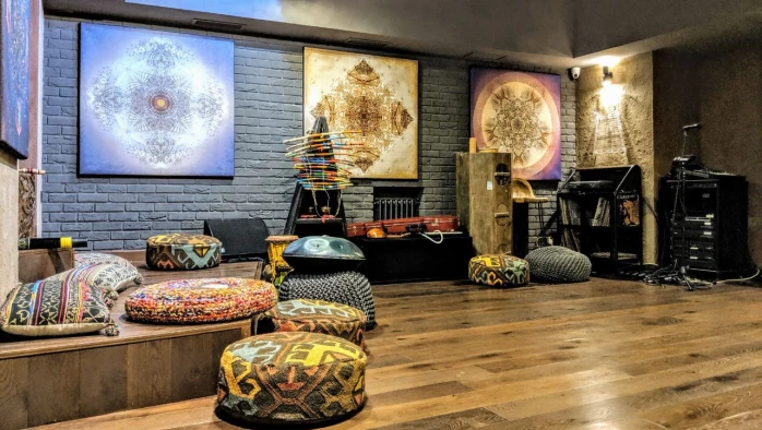 Постер Шанти Place