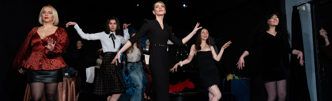 Постер 8 женщин в Москве