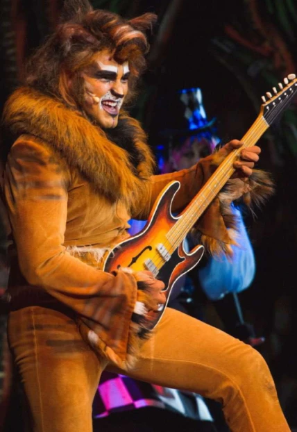 Постер Удивительные приключения Маши и Вити в Москве