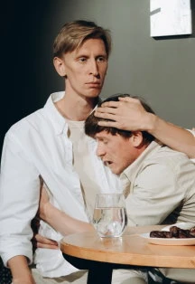 Постер Летние осы кусают нас даже в ноябре в Москве