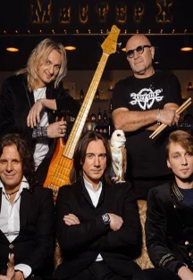 Постер Земляне в Москве