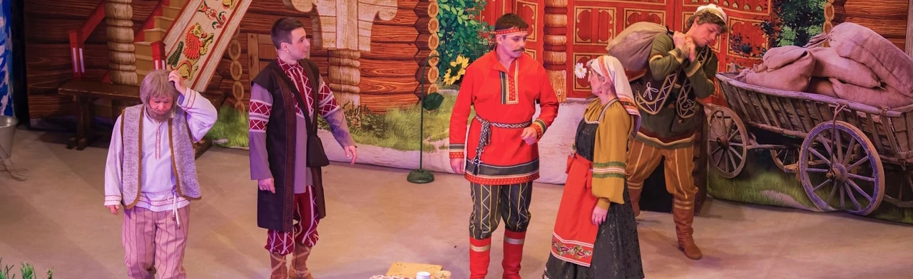 Постер Вслед за старой сказкой в Москве