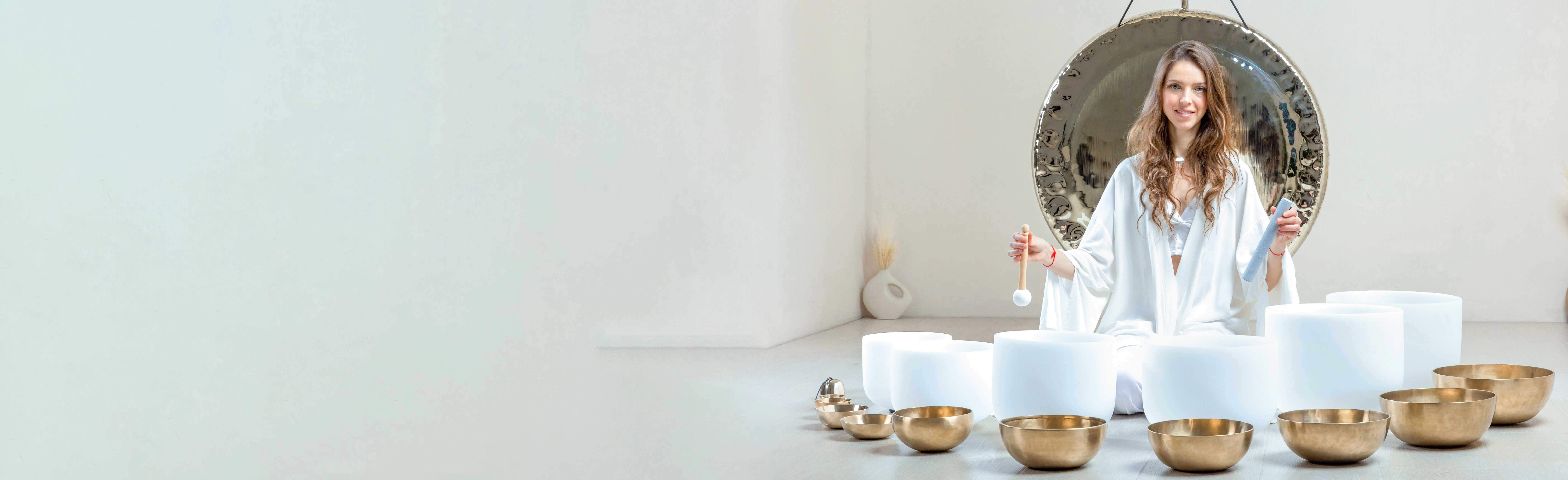 Постер Саундхилинг и гонг-медитация с поющими чашами