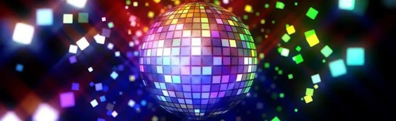 Постер Золотые хиты 90-х и 2000-х в Москве