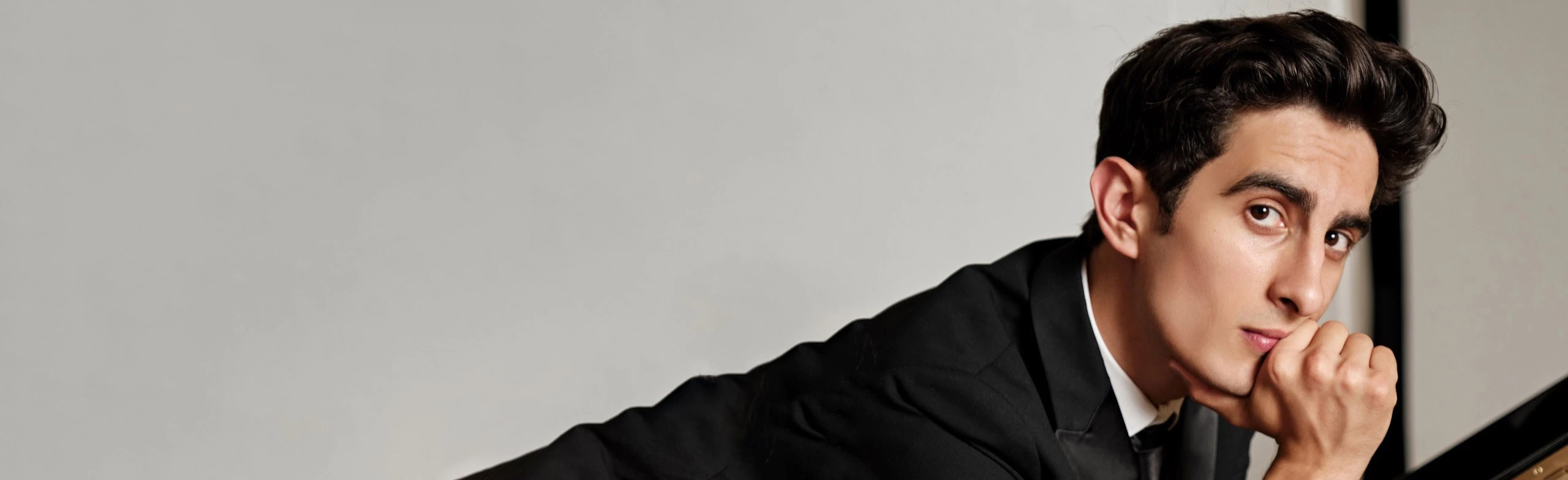 Постер Даниэль Адиянц в Москве