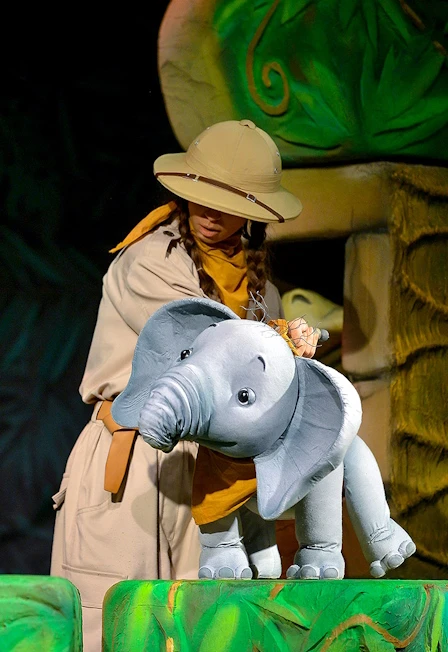 Постер Любопытный слонёнок (г. Омск) в Москве