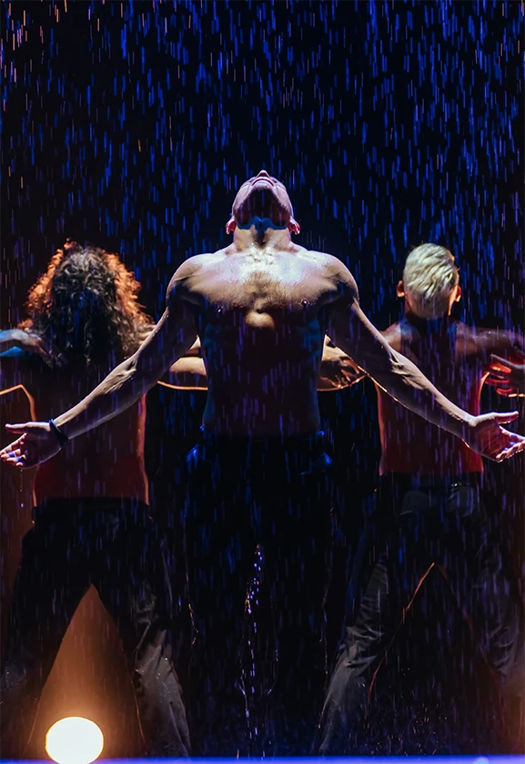 Постер Шоу под дождем в Москве