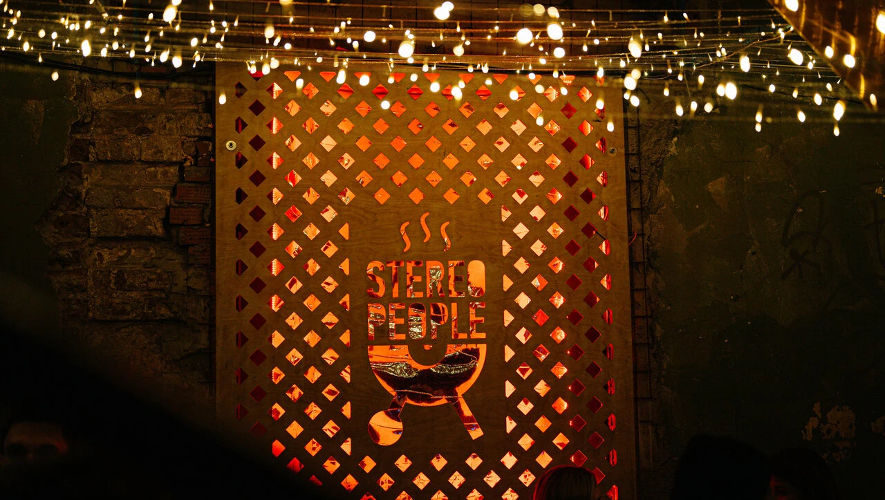 Постер StereoPeople