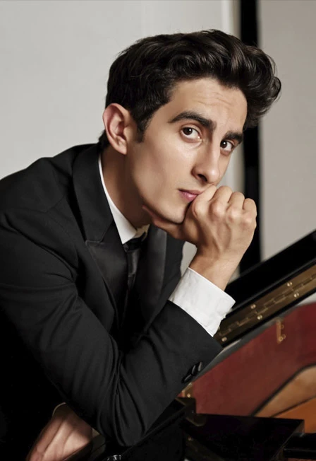 Постер Даниэль Адиянц в Москве