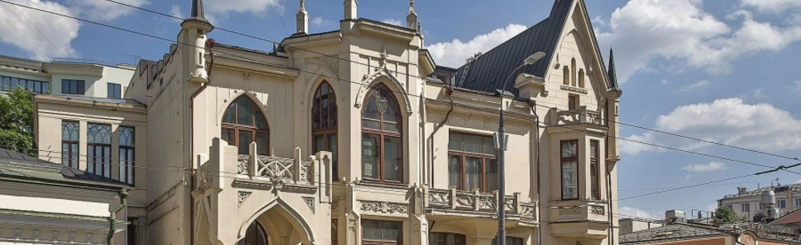 Постер Легенды московского замка: экскурсия в готический особняк Новиковых в Москве