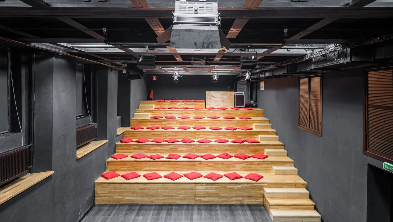 Постер Пространство «Внутри»