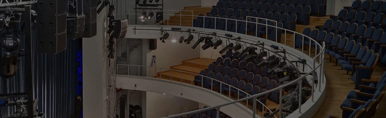 Постер Театральный центр «На Плющихе»