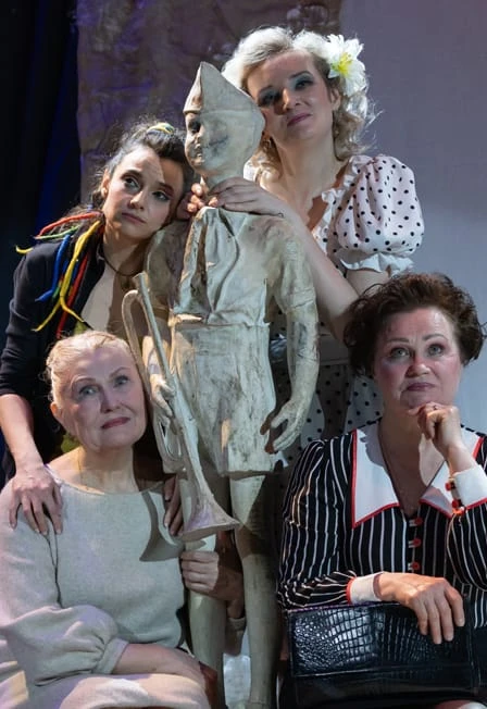 Постер В ожидании его в Москве