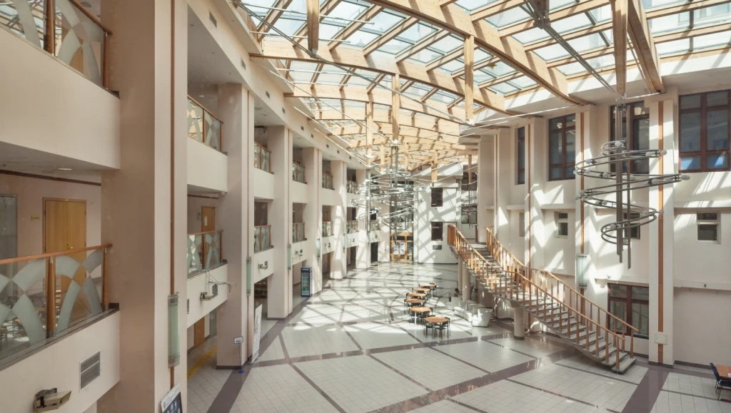 Постер Московский Международный университет