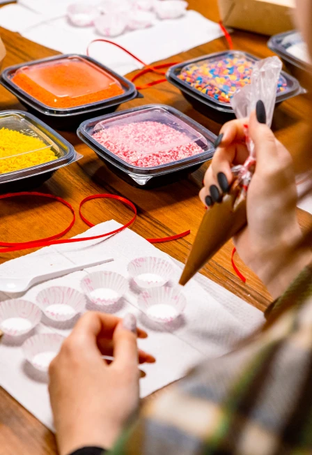 Постер Мастер-класс «Шоколадные конфеты ручной работы» (творческая экскурсия) в Москве