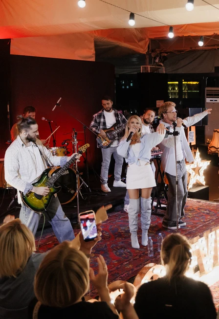 Постер Караоке. Дискотека. Хиты 90-х и 2000-х. в Москве