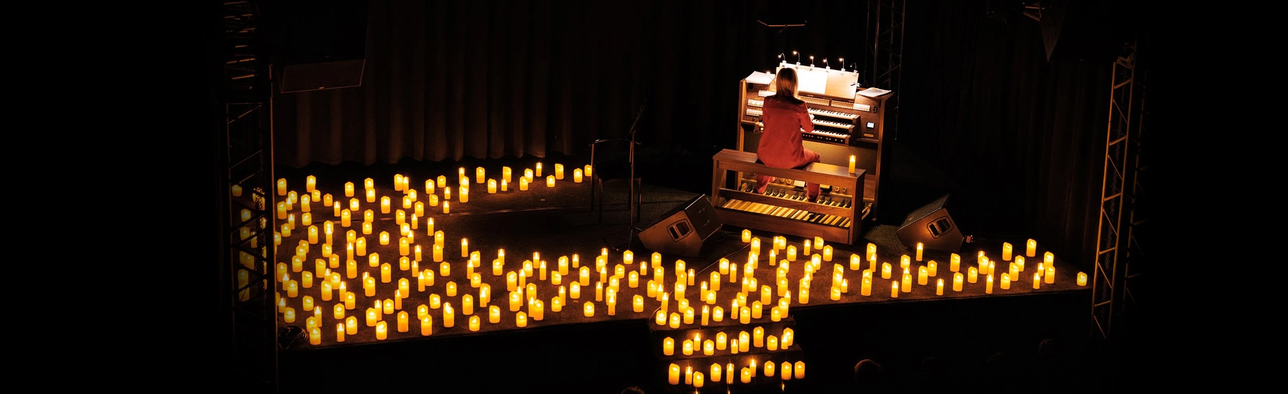 Постер Орган и дудук при свечах