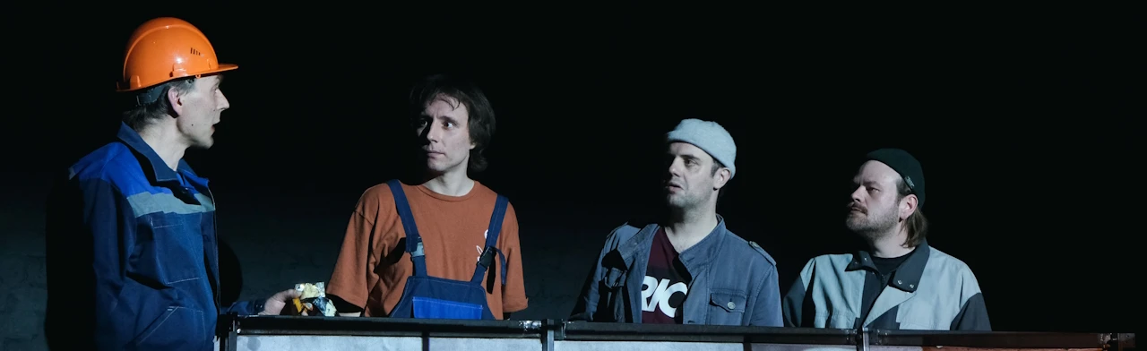 Постер Я, как Алиса, устал удивляться в Москве