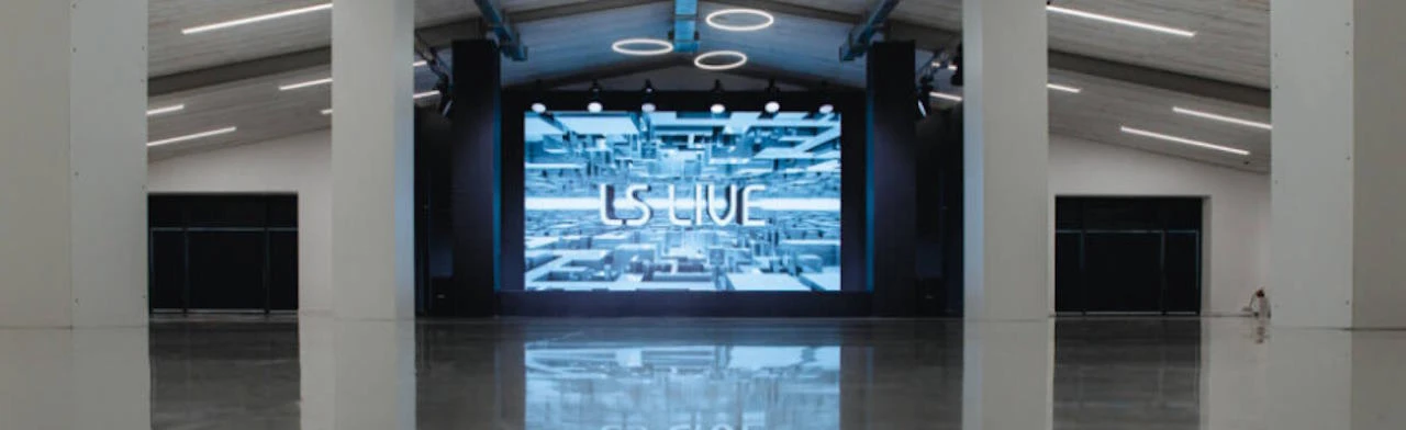 Постер Кватро Спейс