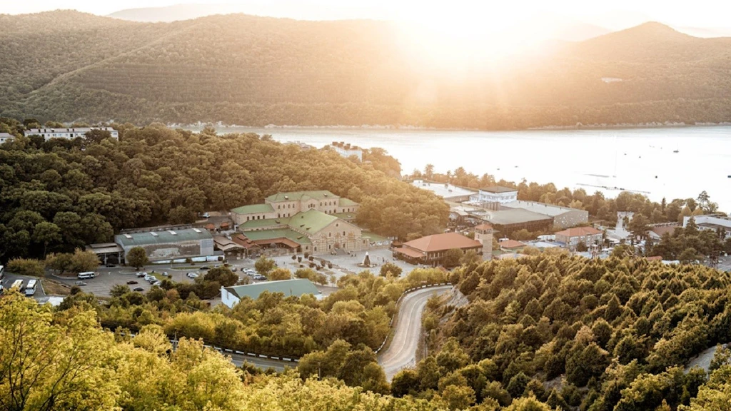 Постер Берег озера Абрау