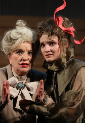 Постер 8 любящих женщин в Москве